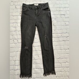 FREE PEOPLE BLACK SKINNY DISTRESSED JEANS WITH FRINGE DETAIL - Size 27